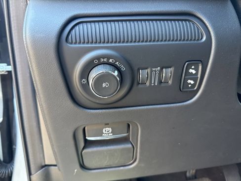 Used 2024 Jeep Grand Wagoneer L Series III AWD/4WD image 11