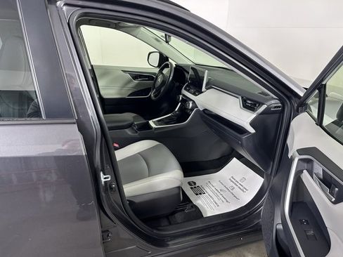 Used 2023 Toyota RAV4 XLE Premium image 10