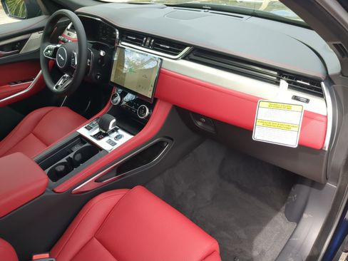 New 2026 Jaguar F-PACE R-Dynamic S image 10