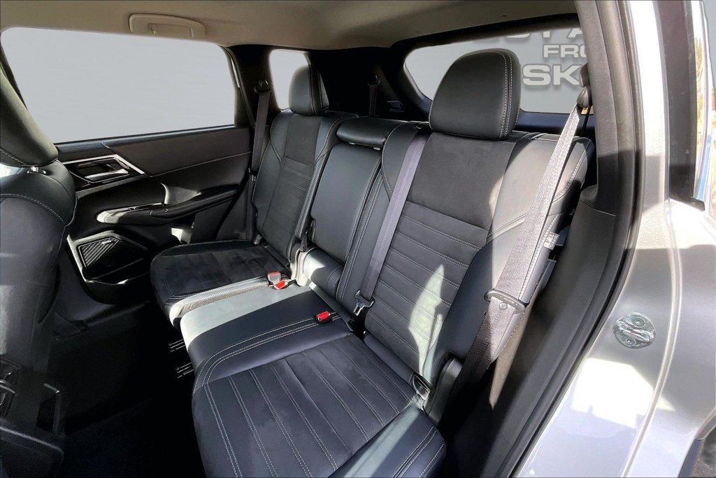 Used 2025 Mitsubishi Outlander SE AWD/4WD image 24