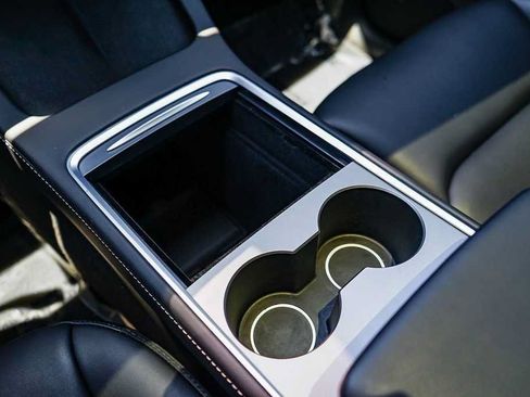 Used 2025 Tesla Model Y Long Range RWD image 21