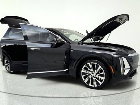 Used 2024 Cadillac Lyriq Luxury RWD image 11