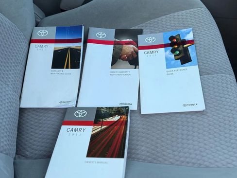 Used 2011 Toyota Camry LE image 22