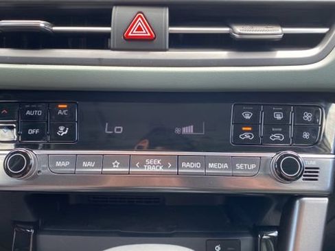 Certified 2024 Kia Seltos SX w/ SX Sunroof Package AWD/4WD image 18