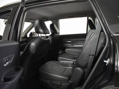 Used 2025 Toyota Grand Highlander AWD image 30