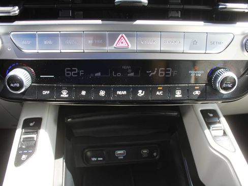 Used 2024 Kia Telluride EX w/ EX Captain's Chair Package FWD image 47