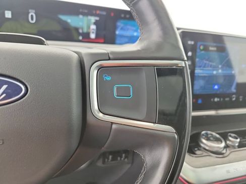 Used 2025 Ford Expedition Platinum AWD/4WD image 25