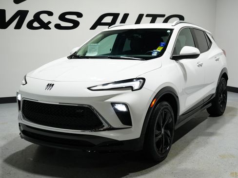 Used 2024 Buick Encore GX Sport Touring w/ Comfort Package image 3