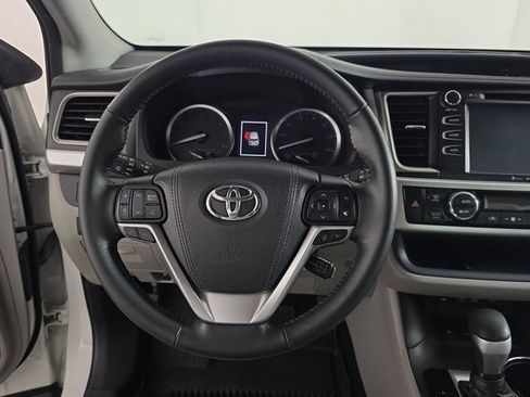 Used 2018 Toyota Highlander XLE AWD/4WD image 12