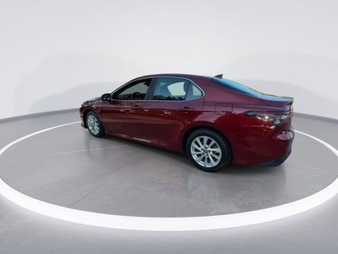 Used 2021 Toyota Camry LE image 5