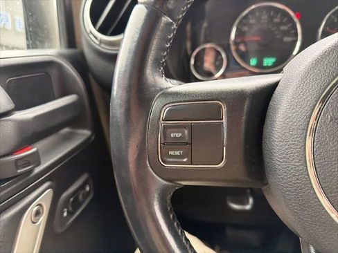 Used 2018 Jeep Wrangler Unlimited Sahara image 33