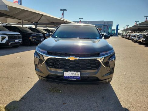 Used 2024 Chevrolet Trax LS w/ LS Convenience Package image 6