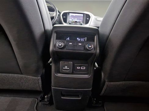 Certified 2023 GMC Acadia SLT image 25