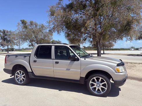Used 2004 Ford Explorer Sport Trac 2WD image 59