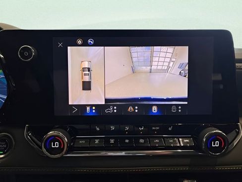 Used 2024 Chevrolet Colorado ZR2 w/ Technology Package image 24