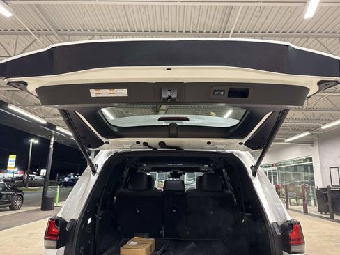 Certified 2025 Lexus LX 600 4WD w/ Luxury Package image 12