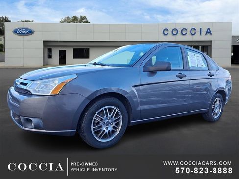 Used 2010 Ford Focus SE image 1