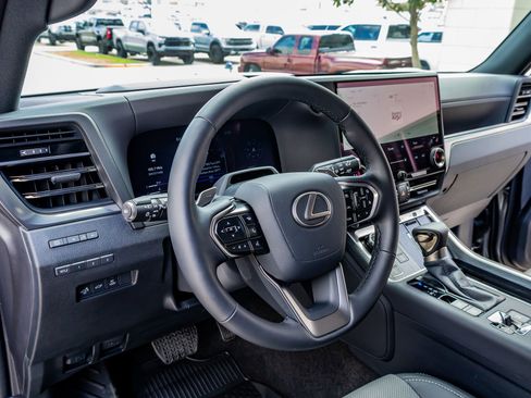 Used 2026 Lexus GX 550 w/ Accessory Package (2T) image 17