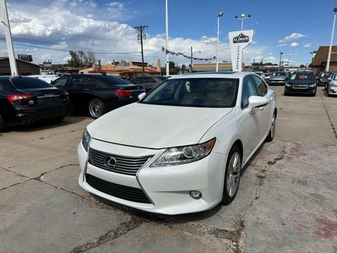Used 2014 Lexus ES 350 w/ Luxury Package FWD image 3
