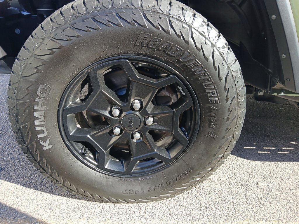 Used 2022 Jeep Gladiator Sport AWD/4WD image 4