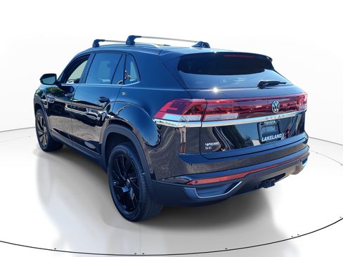 Used 2025 Volkswagen Atlas Cross Sport SE image 5