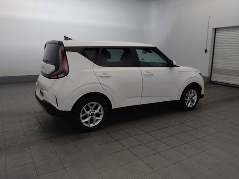 Used 2025 Kia Soul LX w/ LX Technology Package FWD image 10