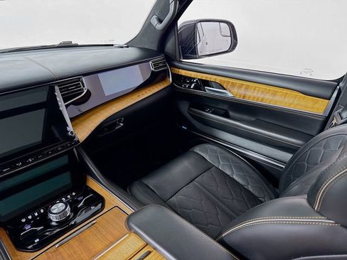 Used 2022 Jeep Grand Wagoneer Series III image 25