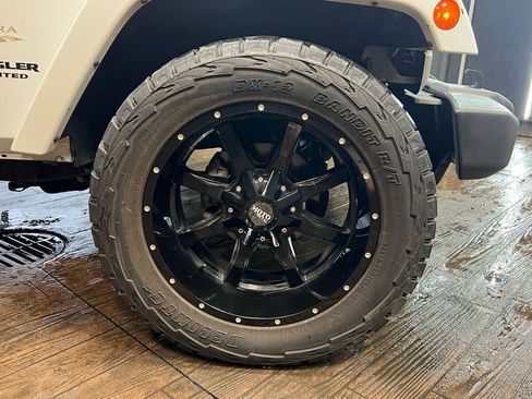 Used 2015 Jeep Wrangler Unlimited Sahara w/ Connectivity Group image 35