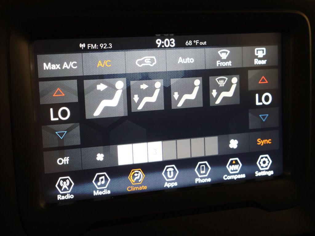 Used 2019 Jeep Renegade Latitude AWD/4WD image 39