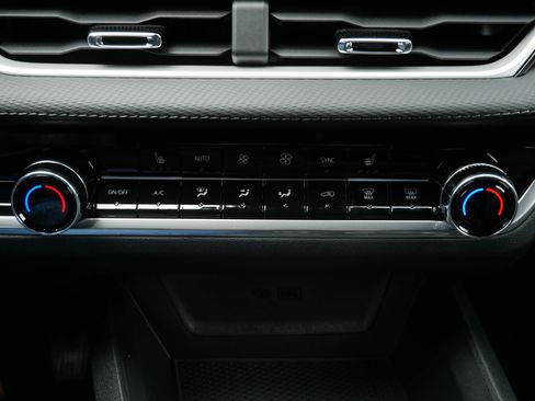 New 2026 Chevrolet Equinox LT w/ Convenience Package II image 8