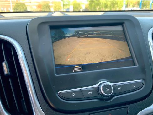 Used 2019 Chevrolet Equinox LS image 26