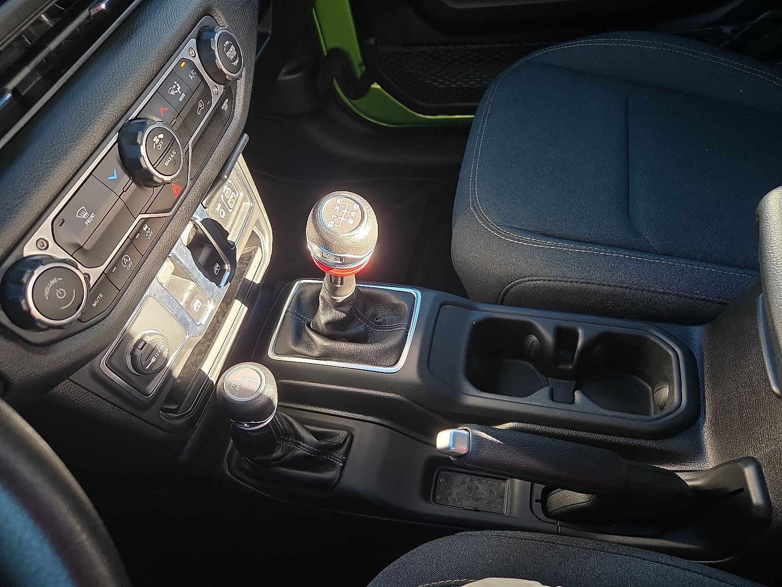 Used 2025 Jeep Wrangler Sport AWD/4WD image 25