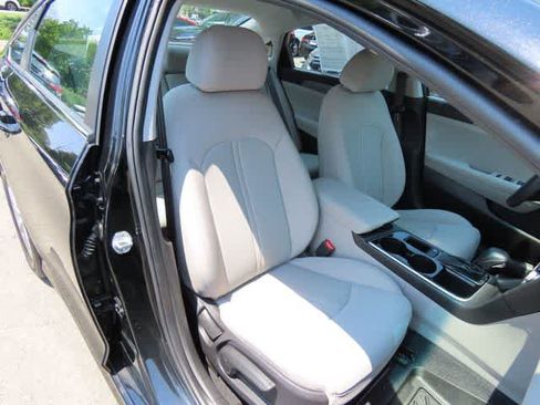 Used 2018 Hyundai Sonata SE FWD image 18