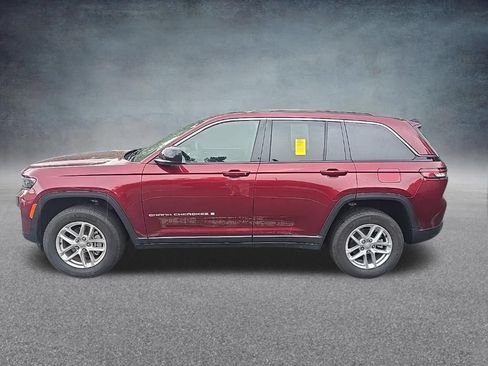 Used 2025 Jeep Grand Cherokee Laredo X w/ Luxury Tech Group I AWD/4WD image 6