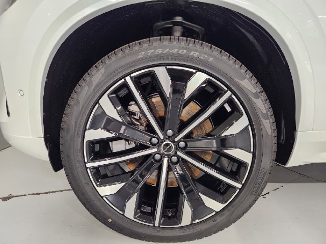 New 2026 Volvo XC90 T8 Plus w/ Protection Package Premier AWD/4WD image 8