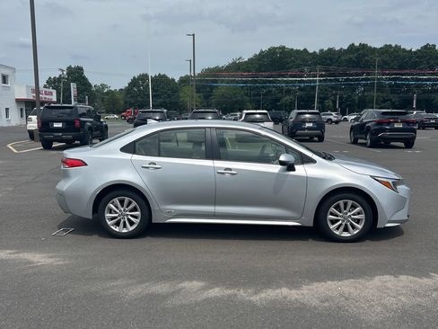 Used 2026 Toyota Corolla LE w/ LE Premium Package AWD/4WD image 8