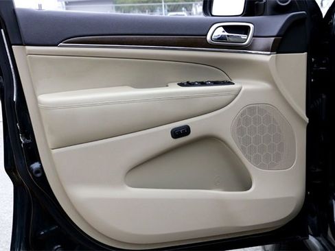 Used 2015 Jeep Grand Cherokee Limited w/ Luxury Group II image 21