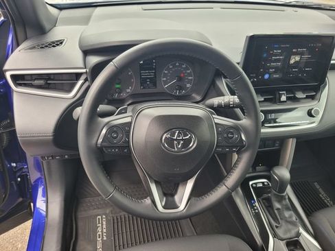 Used 2024 Toyota Corolla Cross AWD Hybrid w/ Moonroof Package image 30
