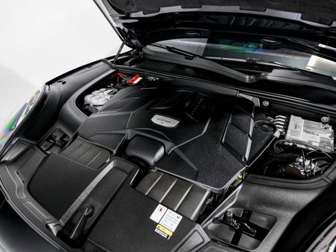 Used 2022 Porsche Cayenne S image 44