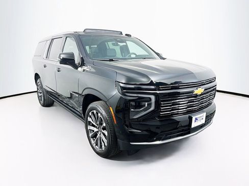Certified 2026 Chevrolet Suburban High Country AWD/4WD image 1