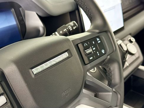 Used 2025 Land Rover Defender 110 X-Dynamic SE image 19