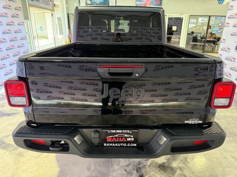Used 2023 Jeep Gladiator Willys image 12