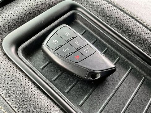 Used 2024 Chevrolet Suburban Premier image 35