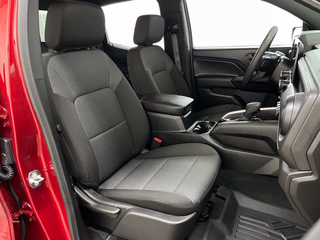 Certified 2025 Chevrolet Colorado W/T AWD/4WD image 39