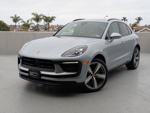 Certified 2024 Porsche Macan image 1