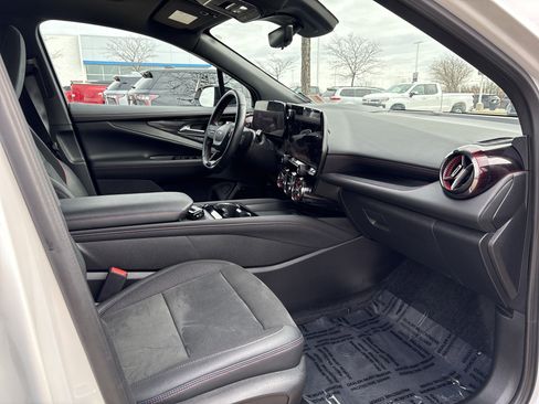 Used 2024 Chevrolet Blazer EV RS image 18