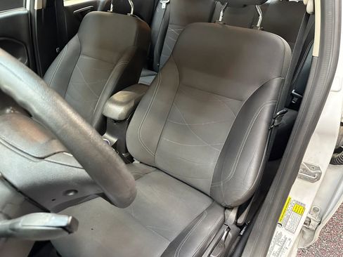 Used 2017 Ford Fiesta SE image 17