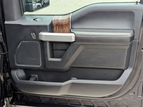 Used 2020 Ford F150 Lariat image 28