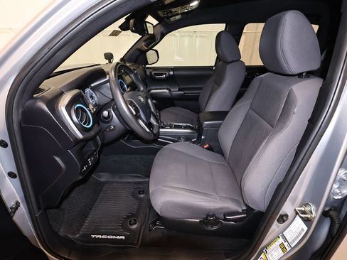 Used 2019 Toyota Tacoma TRD Off-Road AWD/4WD image 13