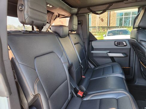 Used 2022 Ford Bronco Badlands image 15